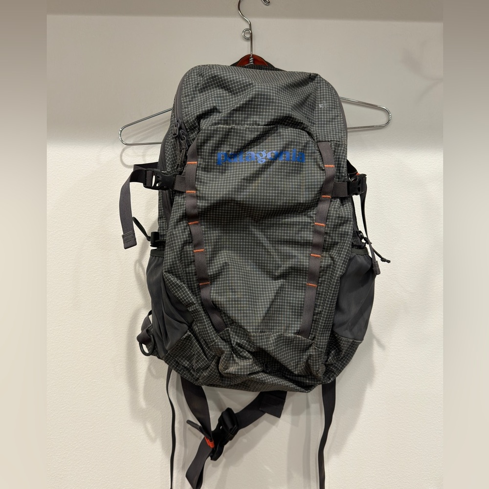 Patagonia fly fishing backpack, integrates with listed vest!  Like NEW.